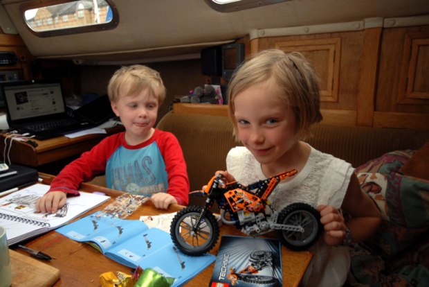 Technical-lego-motorcross-b